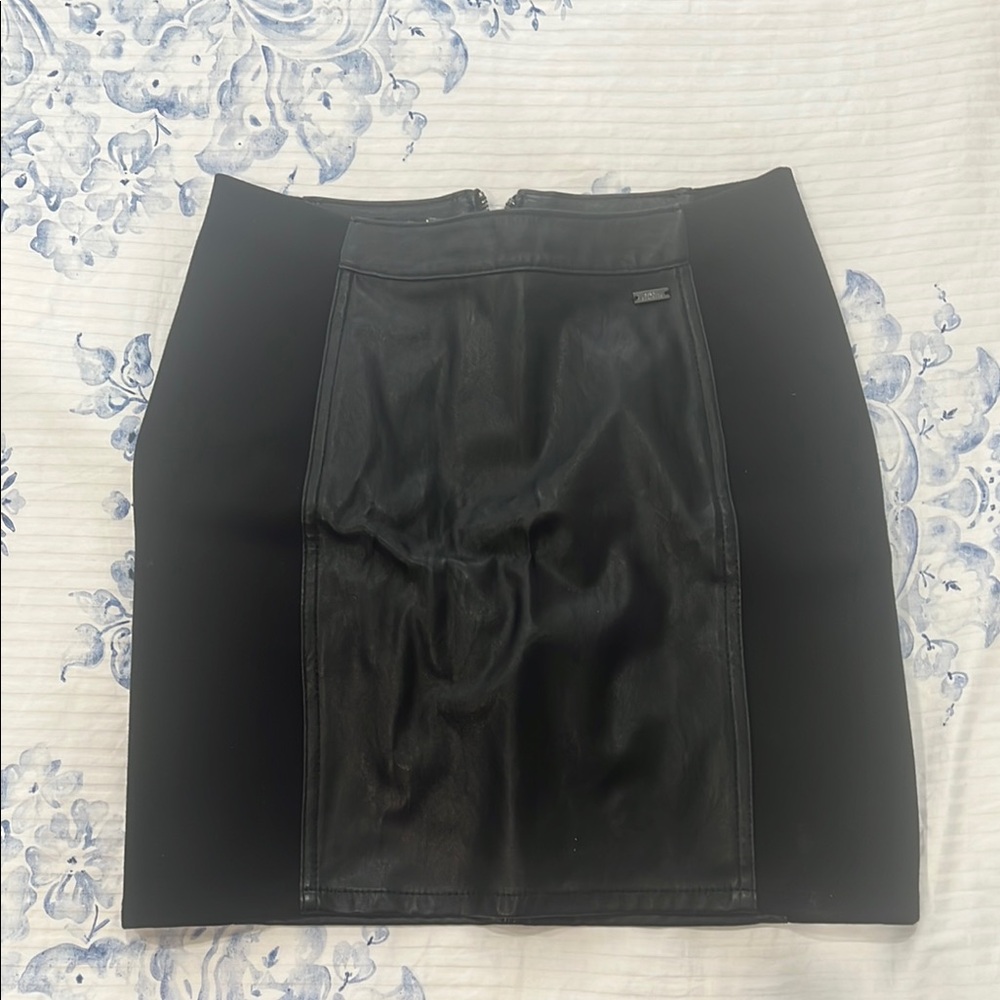 Armani Exchange Women’s Elegant Black Leather Skirt